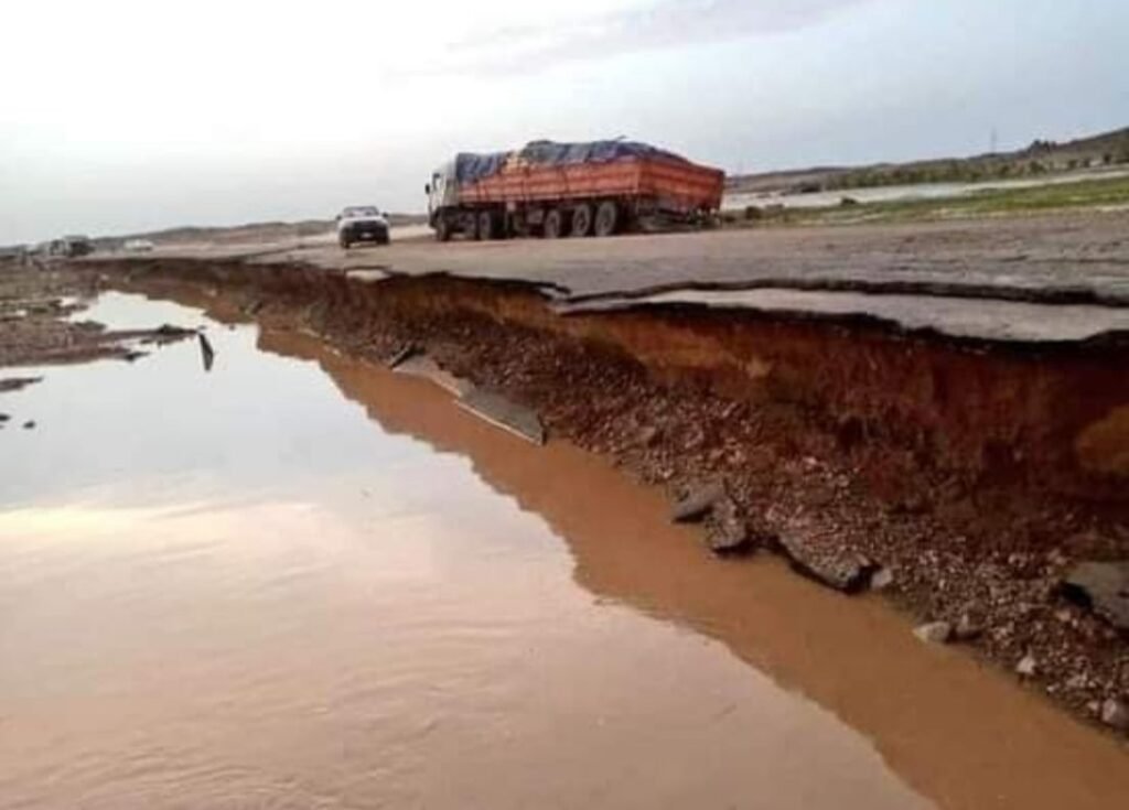 السيول تقطع الطريق القومي عطبرة هيا السيول تقطع الطريق القومي عطبرة هيا