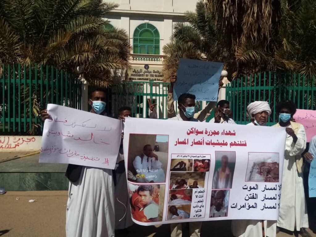 وقفة احتجاجية أمام مجلس الوزراء لرفض لمسار الشرق وقفة احتجاجية أمام مجلس الوزراء لرفض لمسار الشرق