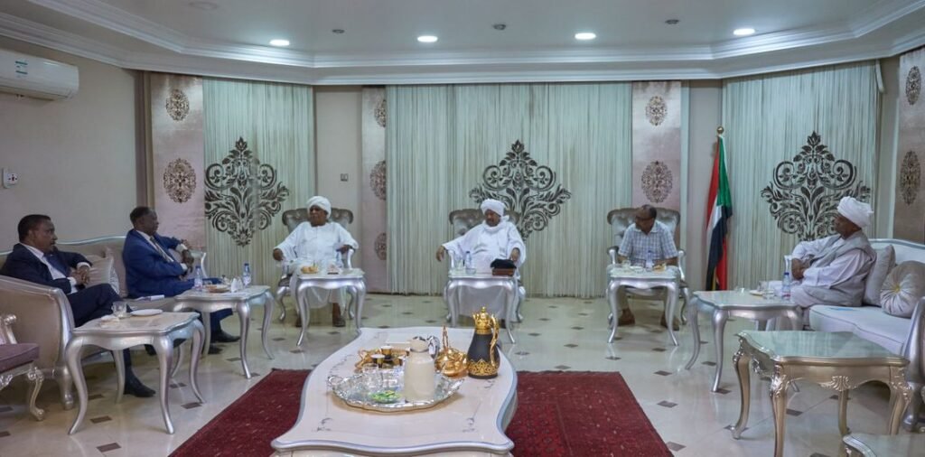 لقاء جديد للحزب الشيوعي مع حمدوك.. بيان لمكتب رئيس الوزراء يوضح التفاصيل لقاء جديد للحزب الشيوعي مع حمدوك.. بيان لمكتب رئيس الوزراء يوضح التفاصيل