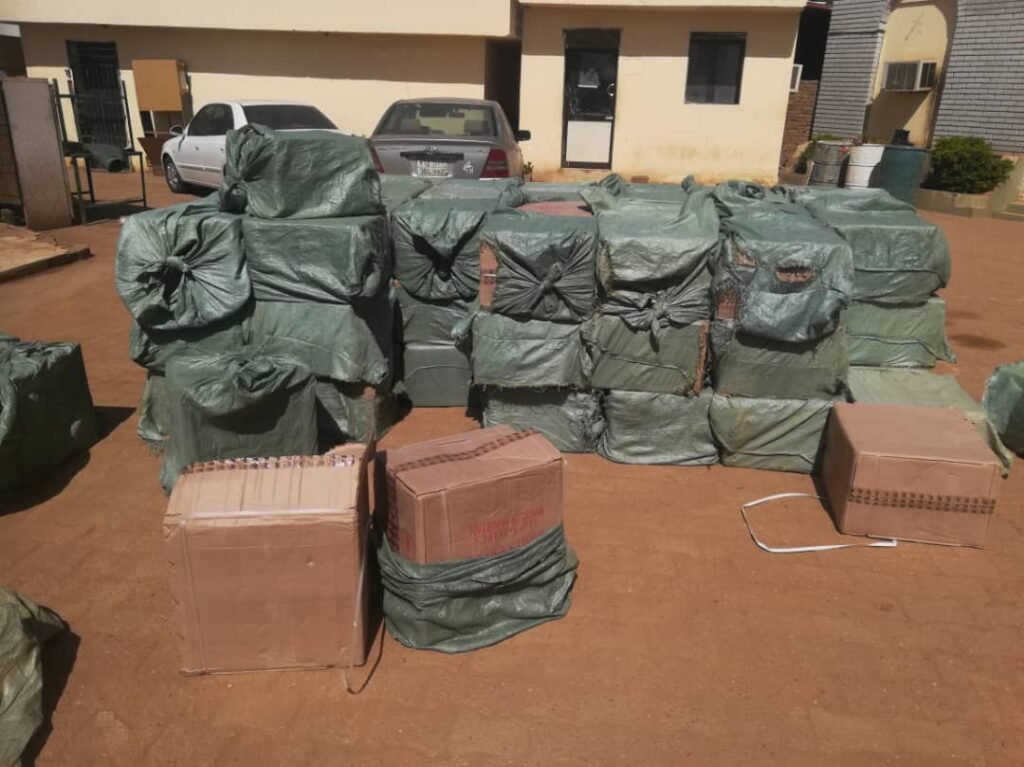 شرطة مكافحة التهريب تضبط آلاف العبوات من المستحضرات المحظورة