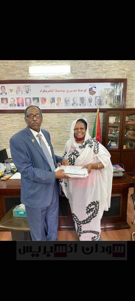 مدير جامعة الخرطوم الجديد يتسلم مهامه مدير جامعة الخرطوم الجديد يتسلم مهامه