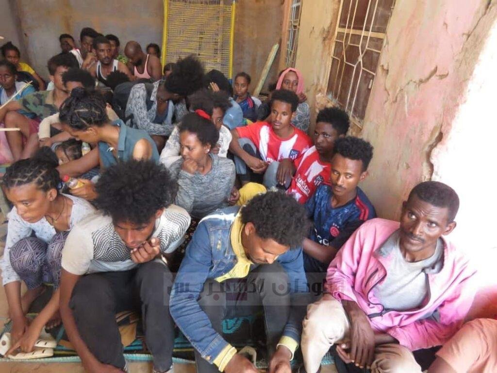 مداهمة أمنية للمقر المركزي لتهريب البشر في السودان مداهمة أمنية للمقر المركزي لتهريب البشر في السودان