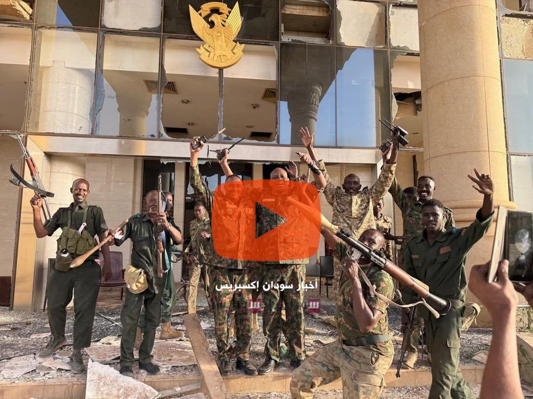 الجيش السوداني في القصر الرئاسي