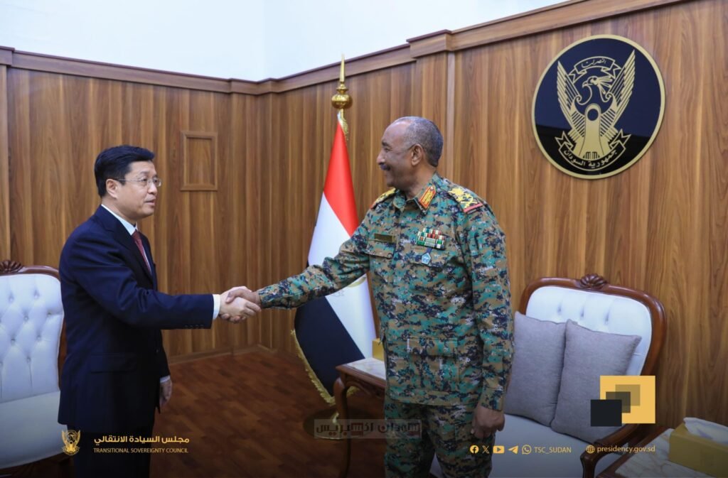 رئيس مجلس السيادة يلتقي السفير الصيني بالسودان رئيس مجلس السيادة يلتقي السفير الصيني بالسودان