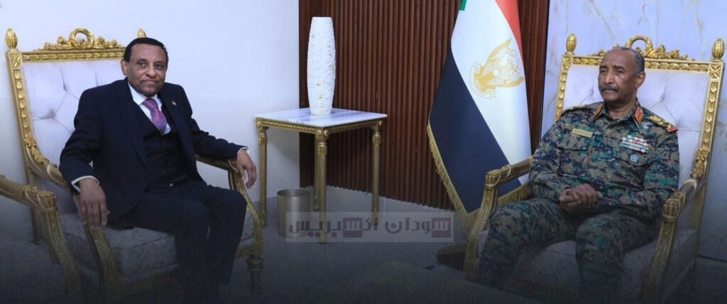 البرهان يستقبل كامل إدريس بعد آدائه القسم رئيسا للوزراء البرهان يستقبل كامل إدريس بعد آدائه القسم رئيسا للوزراء