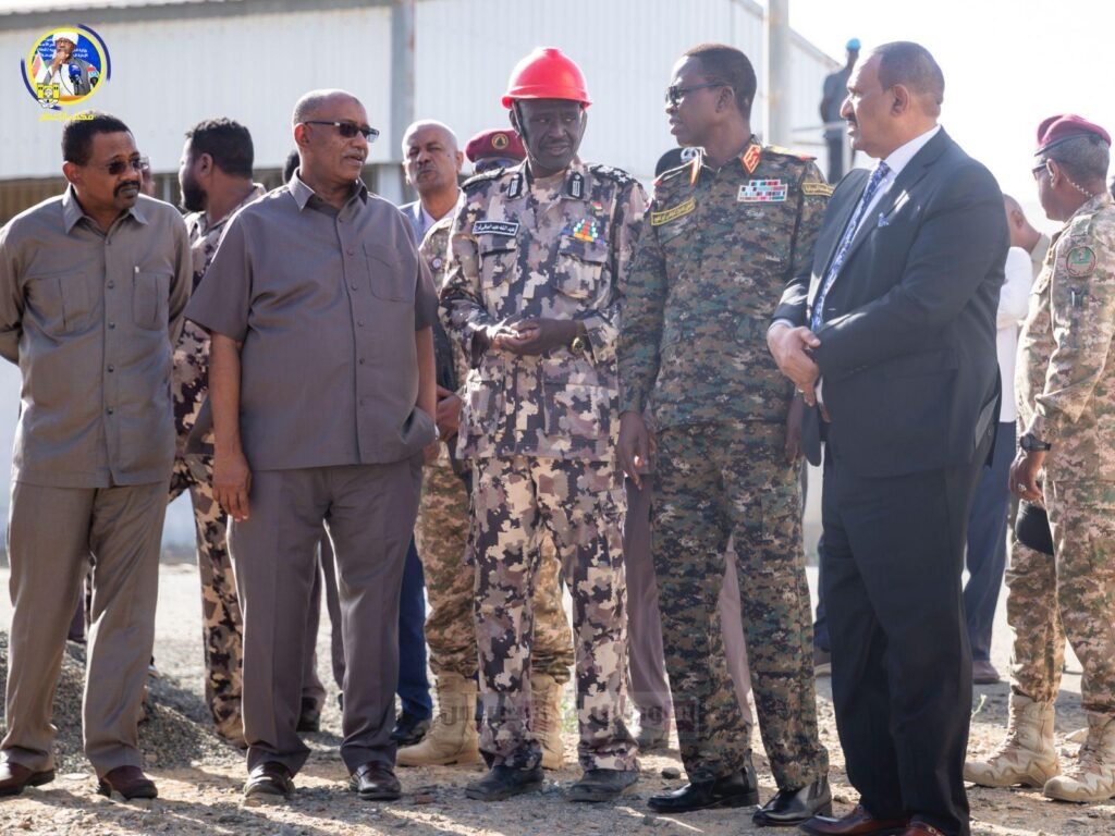 الكباشي ووالي البحر الأحمر يزوران مستودعات النفط ببورتسودان الكباشي ووالي البحر الأحمر يزوران مستودعات النفط ببورتسودان
