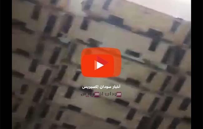 شاهد بالفيديو: مخازن الأسلحة الإماراتية الضخمة التي غنمها الجيش السوداني من المليشيا