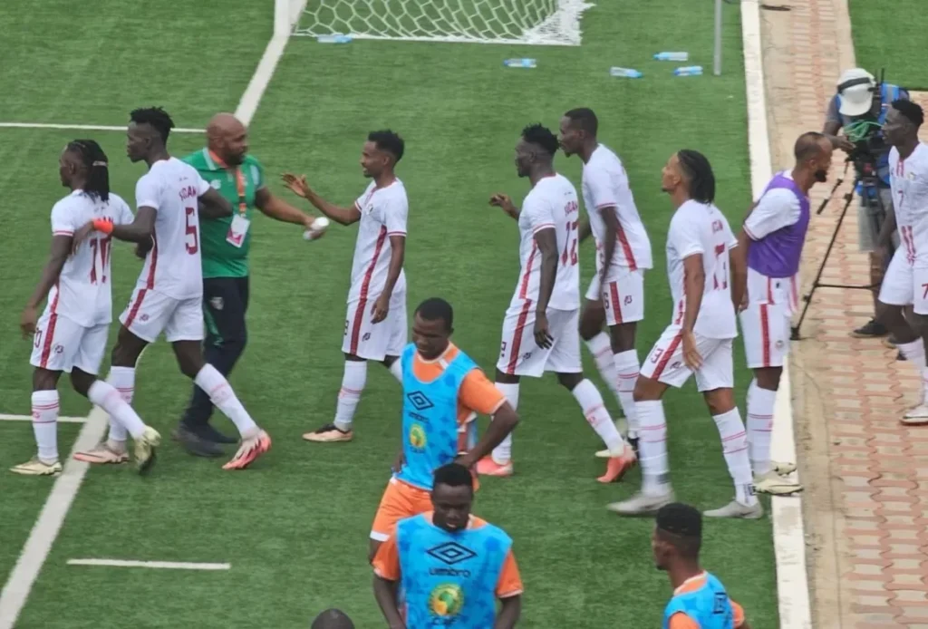إيقاف نائب رئيس الاتحاد السوداني بعد “الصفعة الصادمة” لحكم مباراة توغو فيفا يعاقب الاتحاد السوداني لكرة القدم