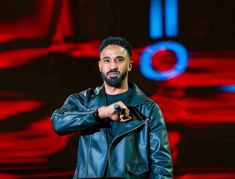 الفنان أحمد الصادق