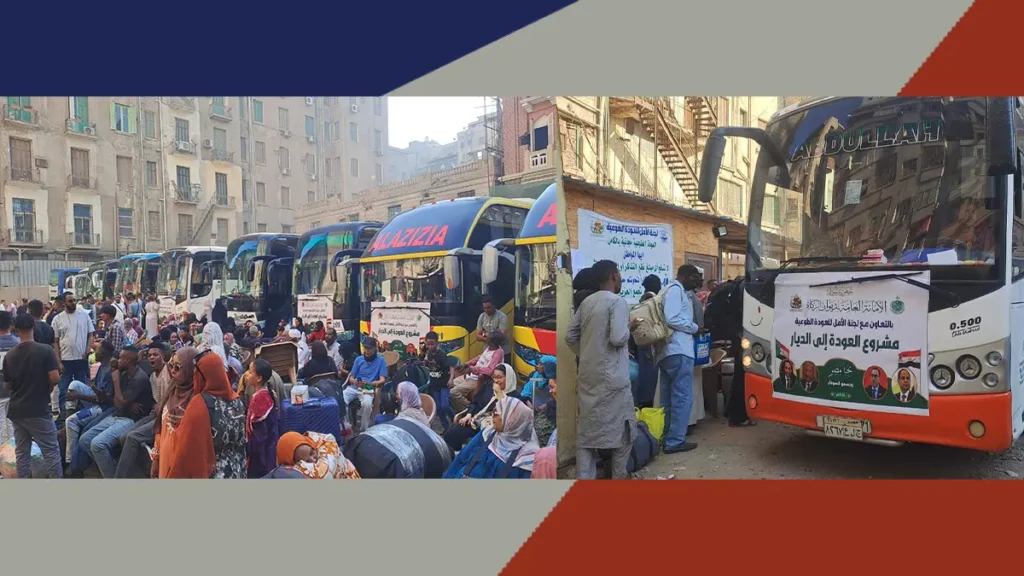 الخرطوم تستدعي عقولها.. أكاديميون سودانيون يغادرون القاهرة لإعادة الحياة للجامعات حافلات تقل الفوج الأول من أساتذة الجامعات السودانية العائدين طوعياً من القاهرة إلى السودان